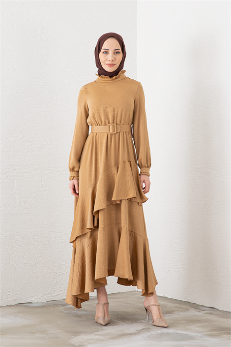 2022 Tesettür Elbise Modelleri | Eteği Volanlı Saten  Elbise CamelEteği Volanlı Saten  Elbise Camel