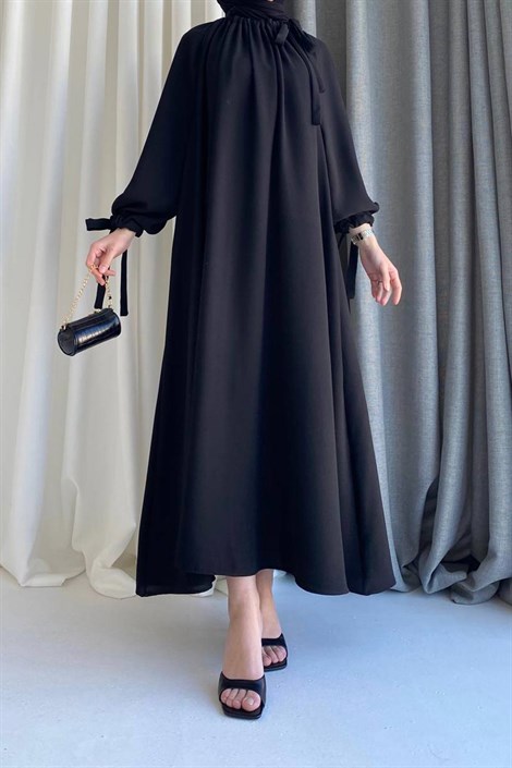 Yakası Bağlamalı Krep Elbise Siyah